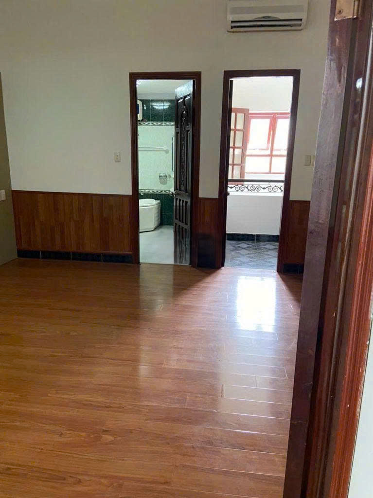 Cho thuê nhà hẻm xe hơi đường Hồng Hà Quận Tân Bình