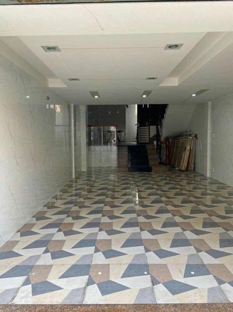 Cho thuê nhà hẻm xe hơi đường Hồng Hà Quận Tân Bình