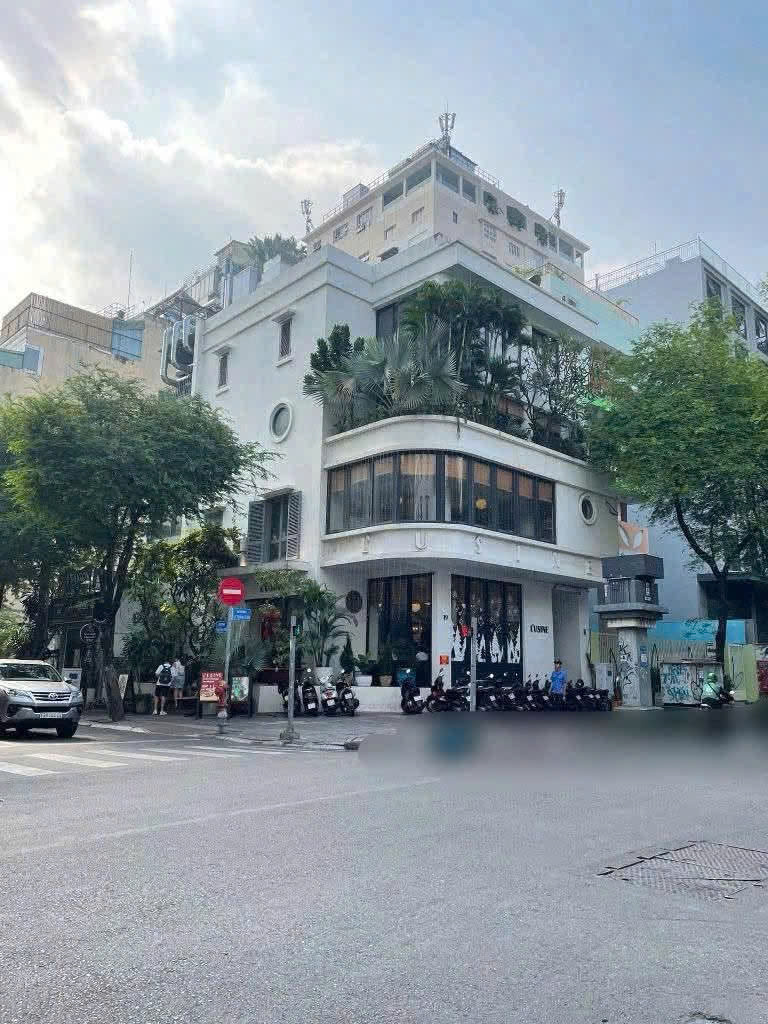 Cho thuê nhà mặt tiền 19 Lê Thánh Tôn Quận 1