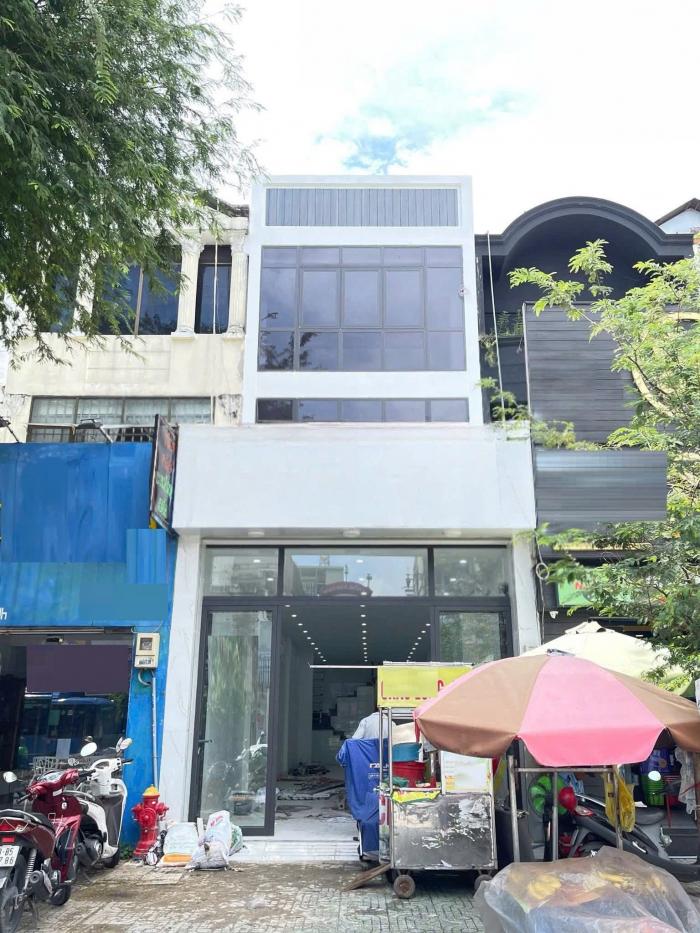Cho thuê nhà mặt tiền đường Cách Mạng Tháng 8 quận Tân Bình