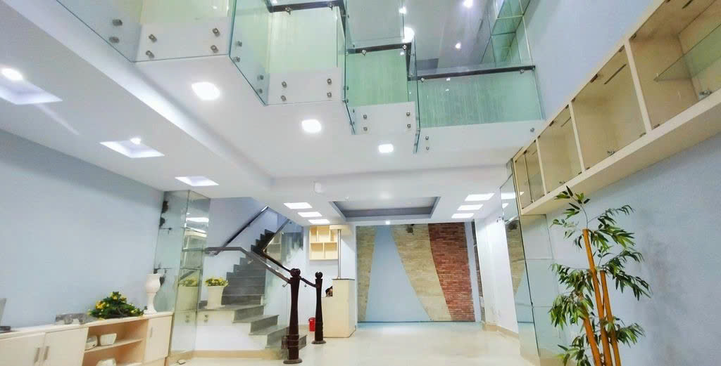 Cho thuê nhà nguyên căn đường Trần Hưng Đạo Quận 1