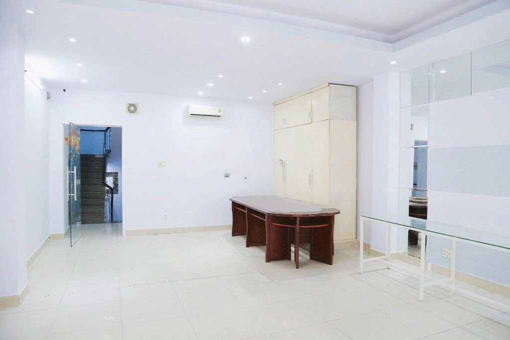 Cho thuê nhà nguyên căn đường Trần Hưng Đạo Quận 1