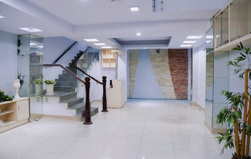 Cho thuê nhà nguyên căn đường Trần Hưng Đạo Quận 1