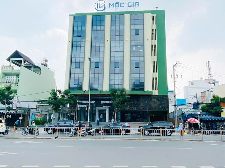 Cho thuê tòa nhà mặt tiền 123 Bờ Bao Tân Thắng quận Tân Phú