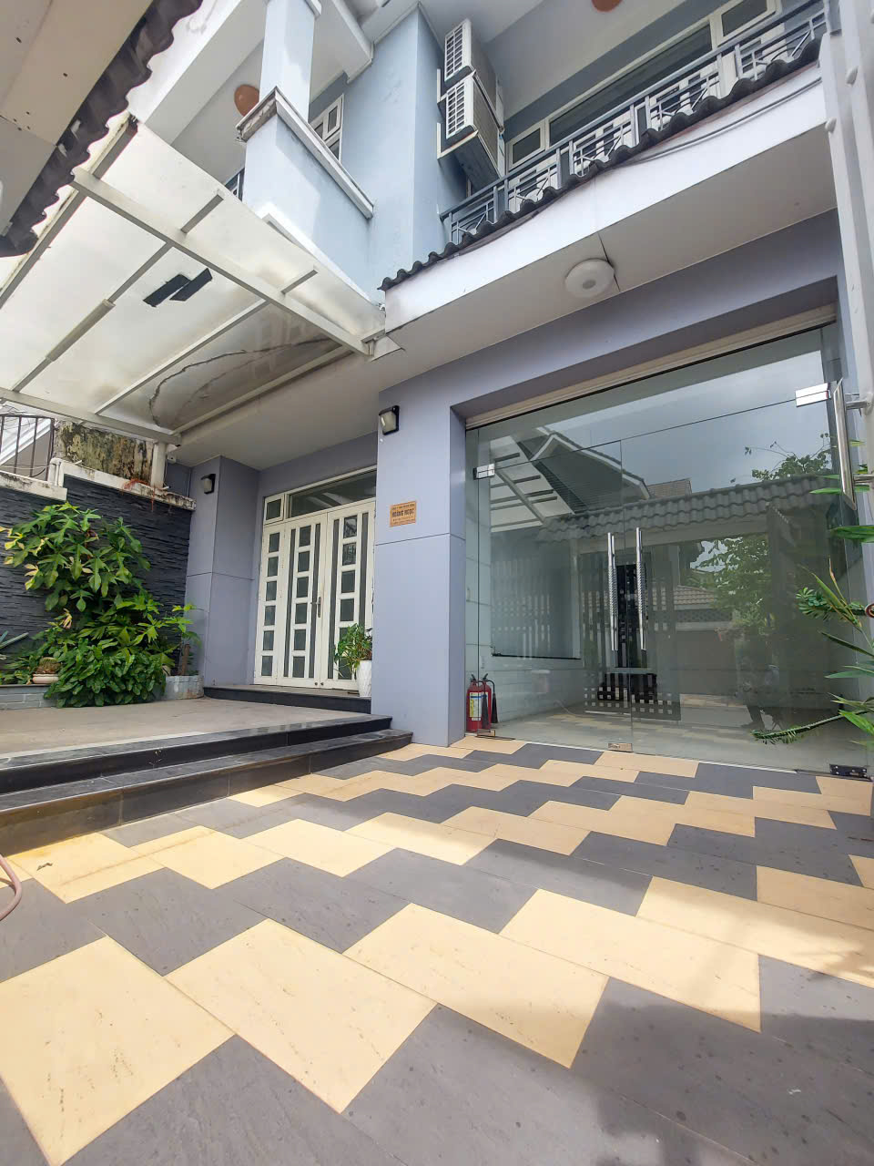 Cho thuê villa mặt tiền đường số 7 P. An Phú Quận 2