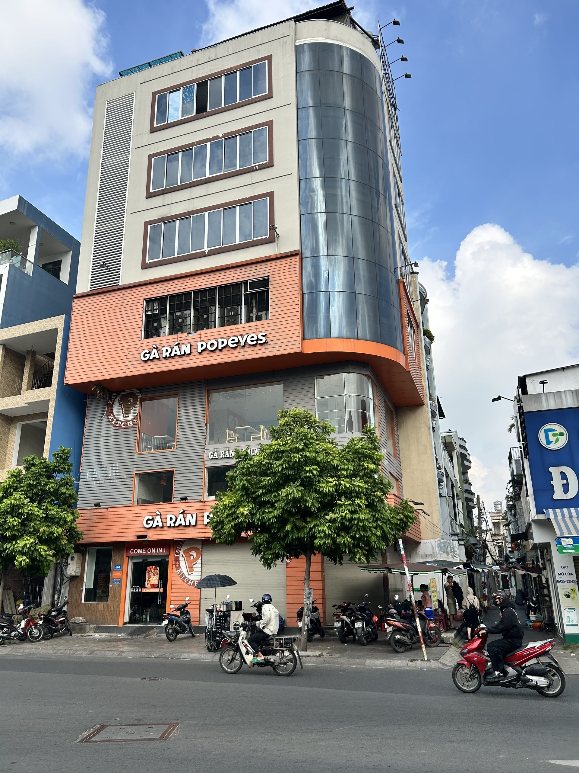 Tòa nhà cho thuê góc 2 mặt tiền đường Lũy Bán Bích Quận Tân Phú