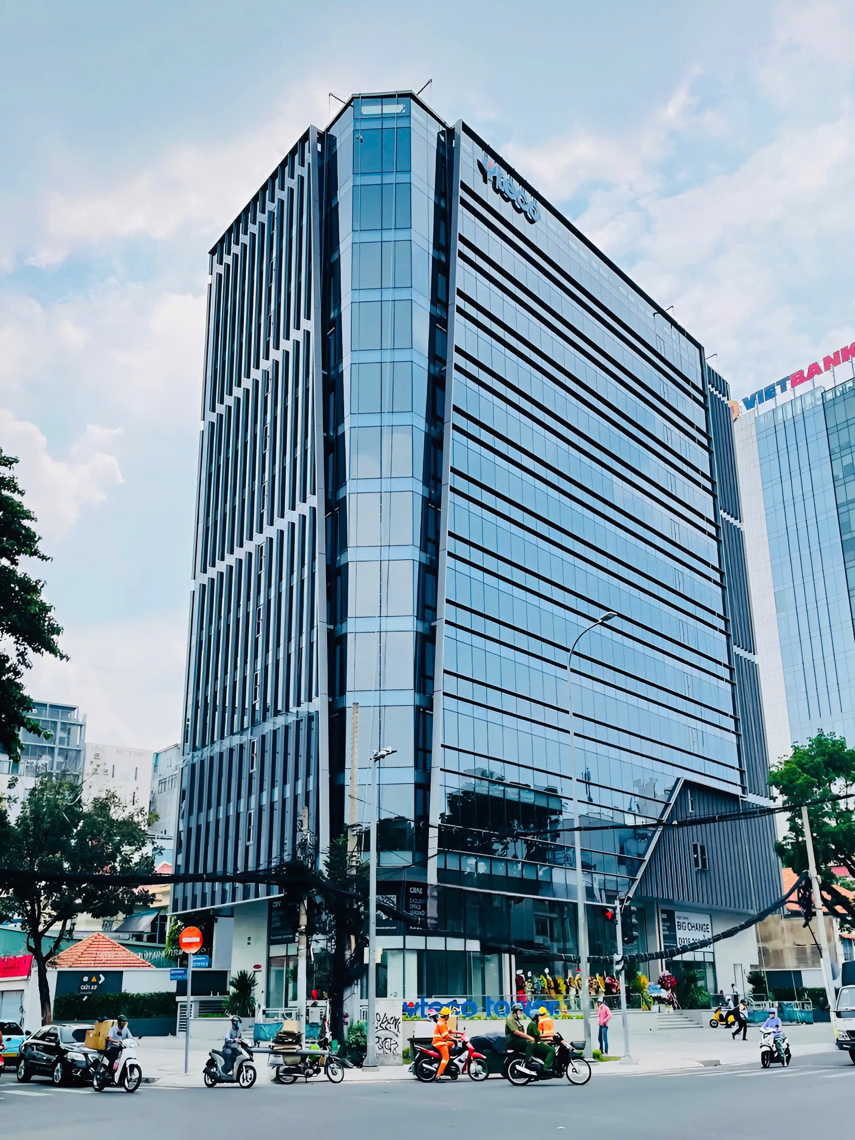 Tòa nhà cho thuê góc 2 mặt tiền đường Nguyễn Đình Chiểu - Cách Mạng Tháng 8 Quận 3