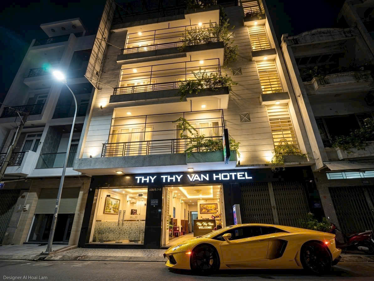 Bán khách sạn đường Nguyễn Hồng Đào diện tích: 12x15m 5 tầng