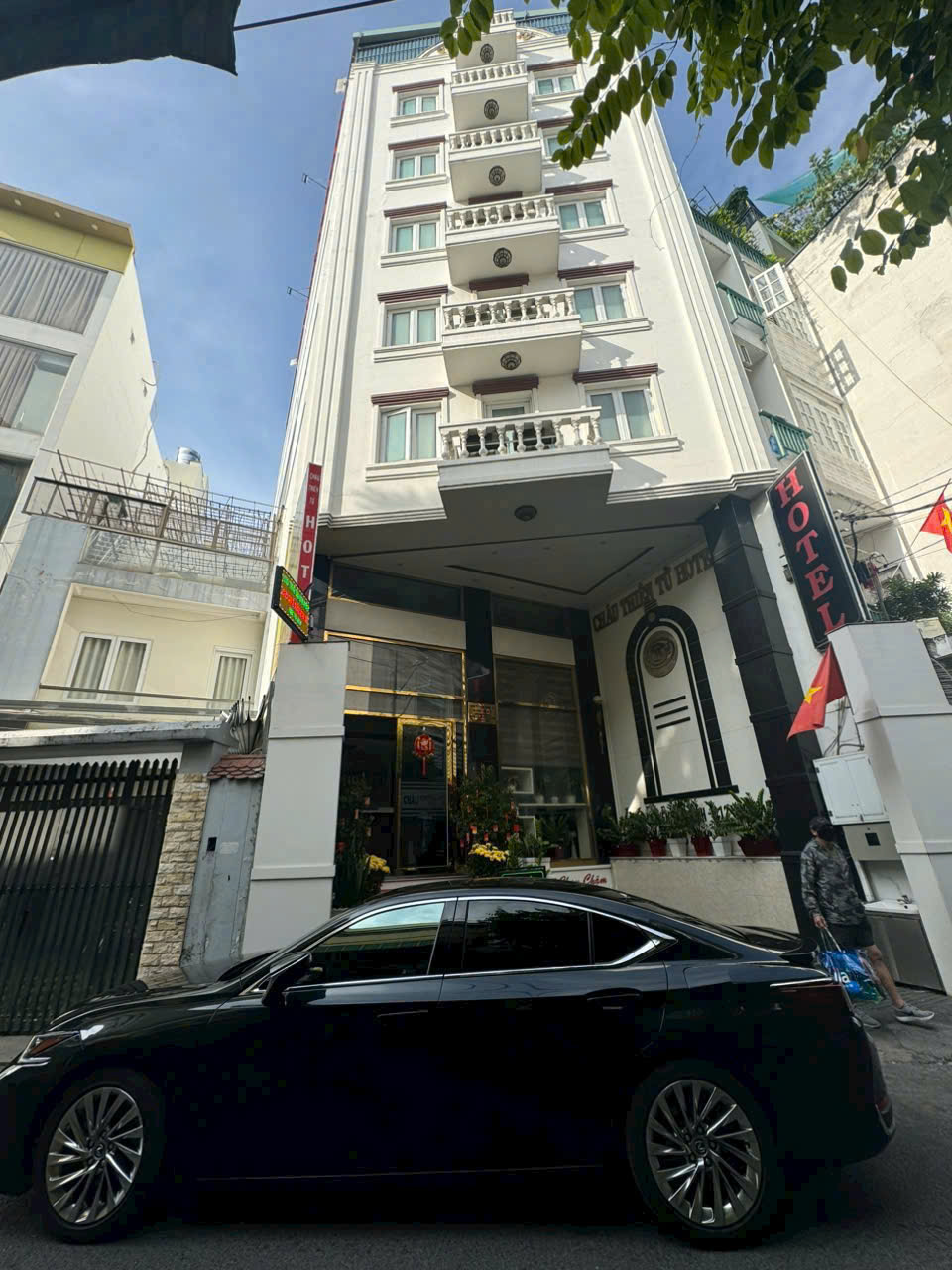 Bán Khách sạn đường Nguyễn Thái Bình quận Tân Bình
