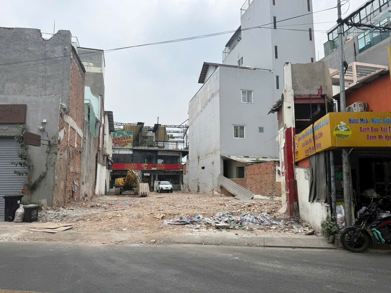 Bán nhà 2 mặt tiền đường Xuân Thủy diện tích: 328,5m2