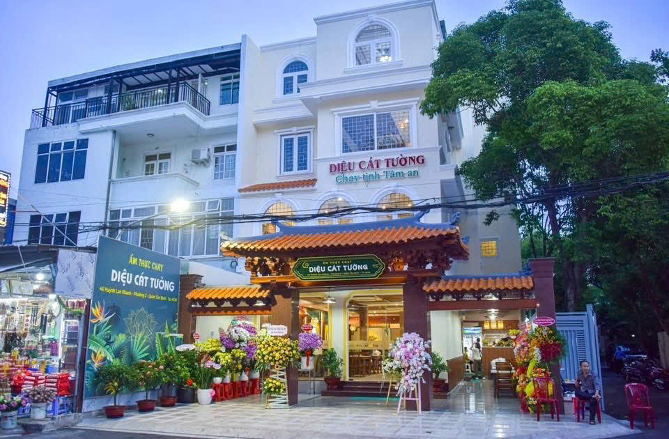 Bán nhà góc 2 mặt tiền đường Huỳnh Lan Khanh diện tích: 10x20m trệt 2 lầu