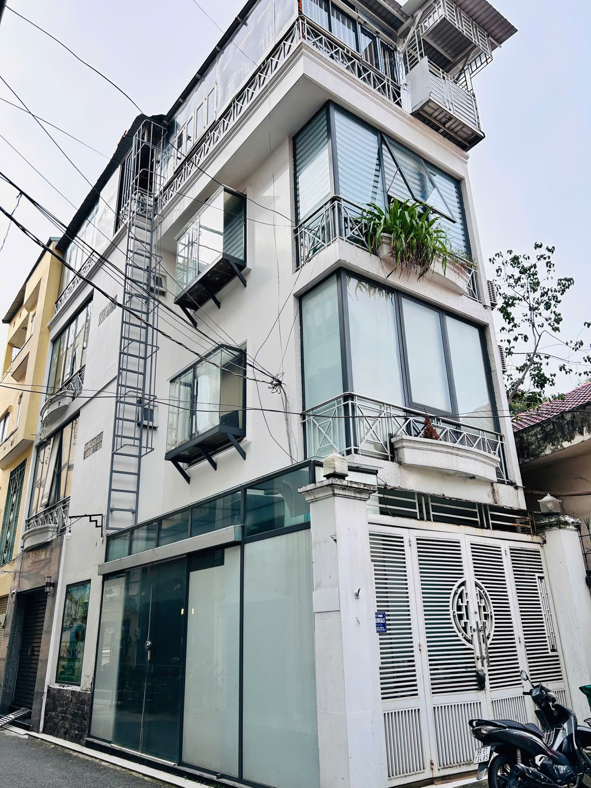 Bán nhà góc 2 mặt tiền khu villa 112 Phổ Quang đối diện Novaland quận Tân Bình