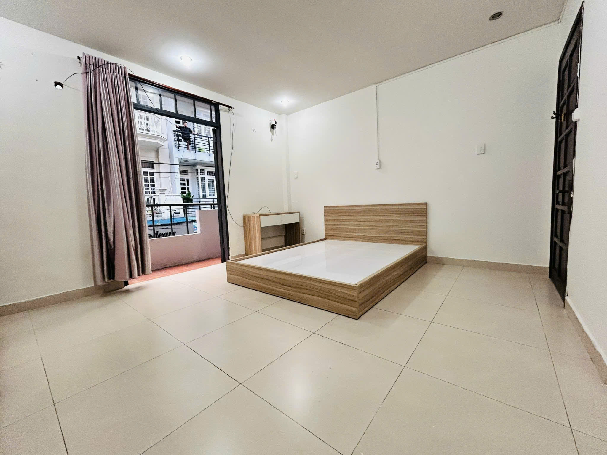 Bán nhà hẻm xe hơi đường Hồng Hà quận Tân Bình (đi bộ 2 phút ra sân bay vị trí đẹp không có tiếng ồn)