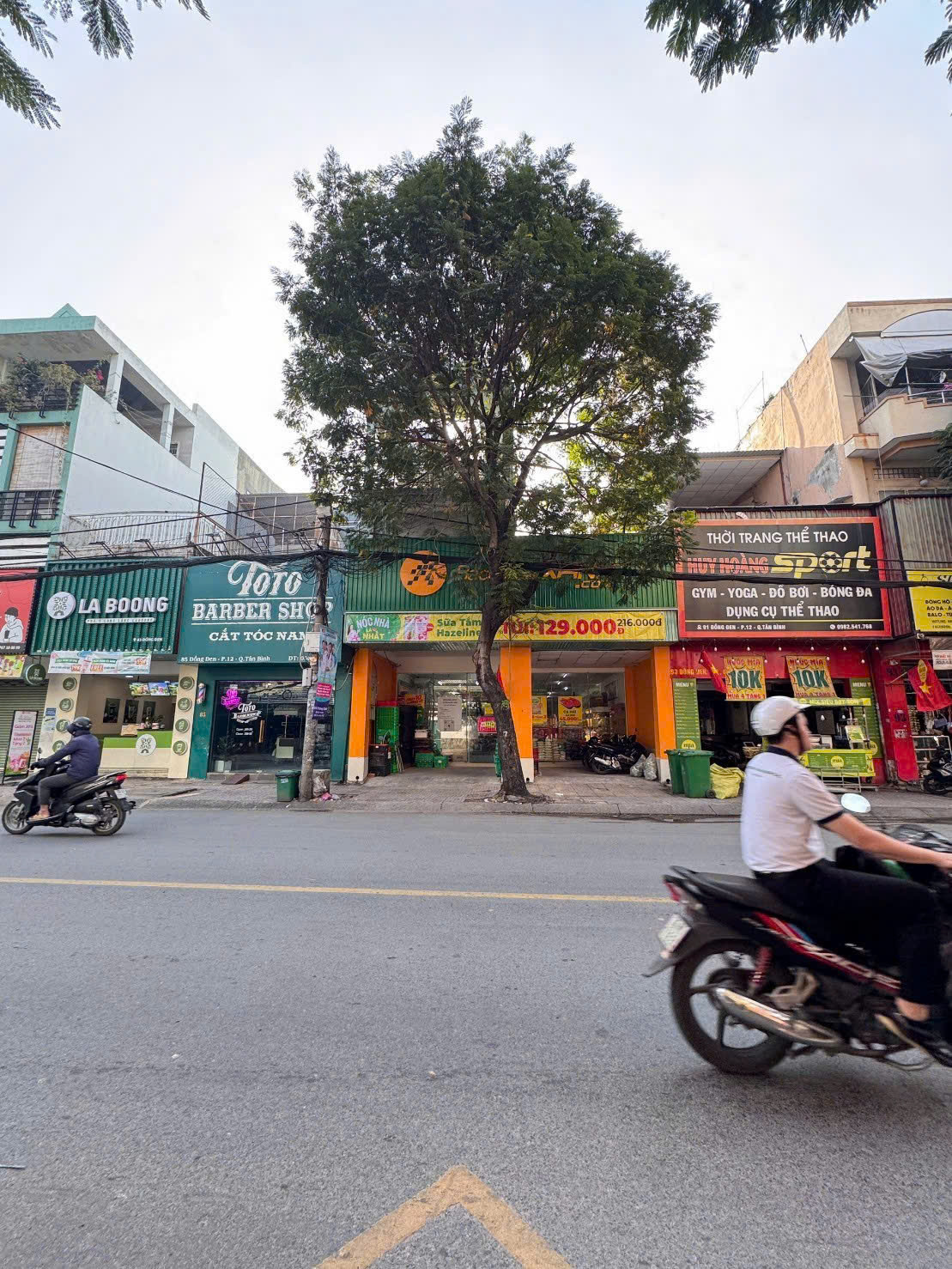 Bán nhà mặt tiền đường Đồng Đen diện tích: 8,45x34m trệt 3 tầng