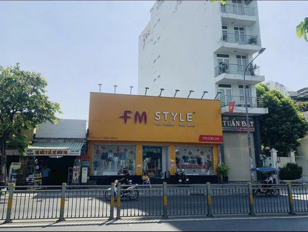 Bán nhà mặt tiền đường Lũy Bán Bích, diện tích: 11x35m (nở hậu 16m)