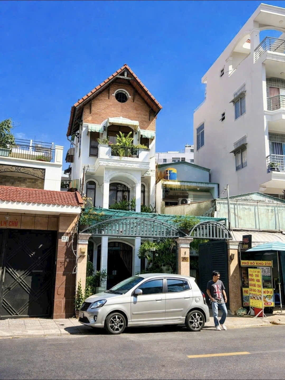 Bán nhà mặt tiền đường Nguyễn Văn Đậu diện tích: 305,4m2 lửng 3 lầu sân thượng