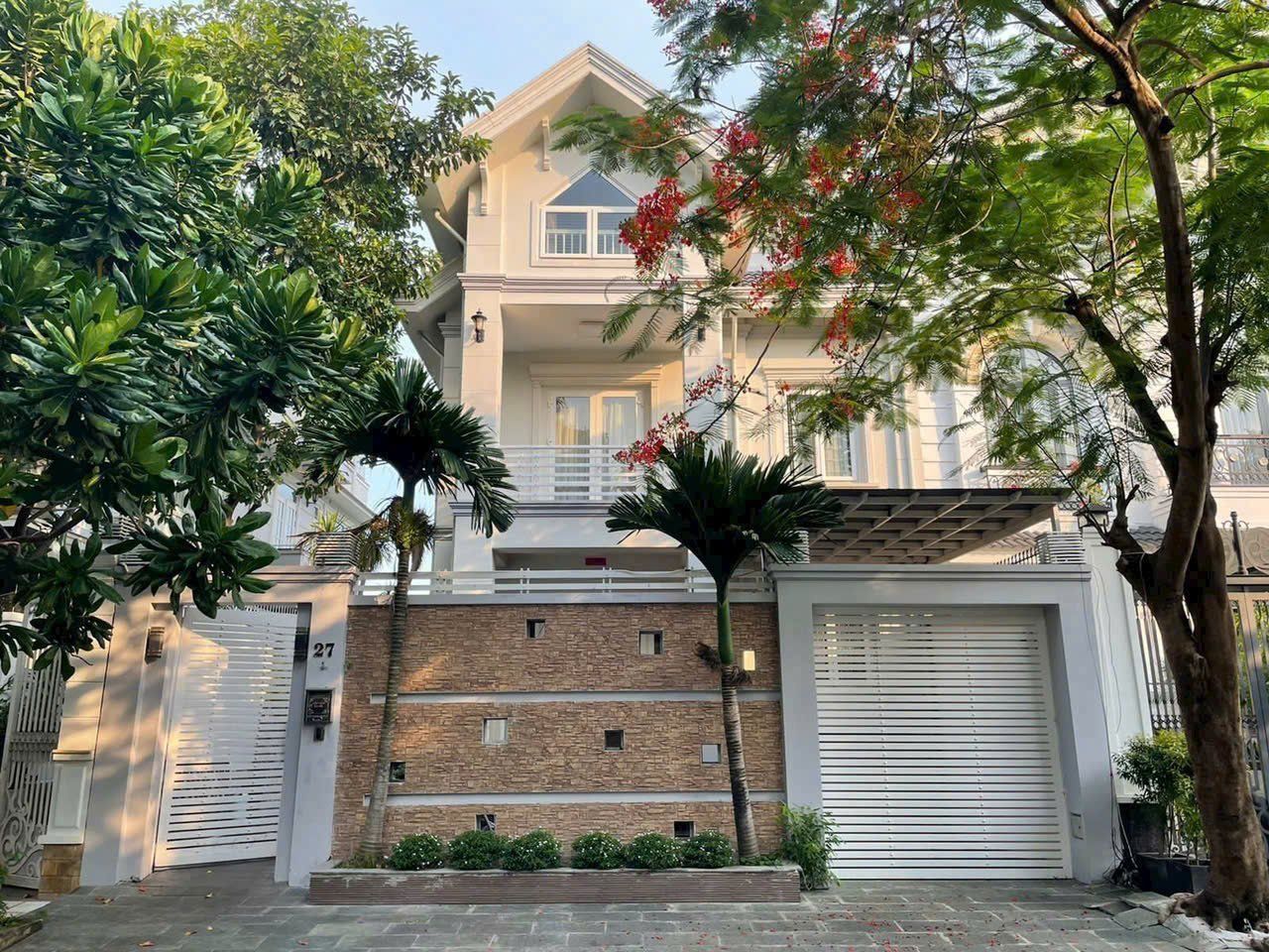 Bán nhà mặt tiền đường số 18 diện tích: 10x20m hầm 2 tầng áp mái