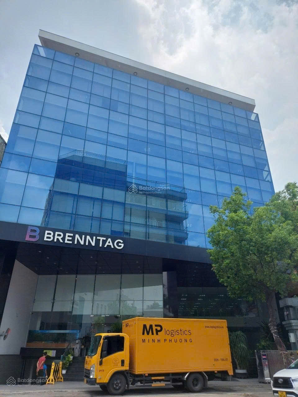 Bán tòa nhà mặt tiền 120 Hoàng Hoa Thám diện tích: 21x52m hầm 7 tầng