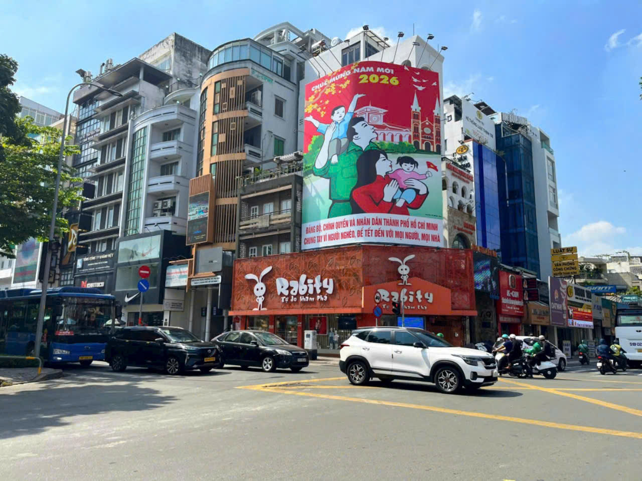 Bán tòa nhà mặt tiền đường Hai Bà Trưng, diện tích: 7,1x27m (nở hậu 14,3m) hầm trệt lửng 5 lầu sân thượng