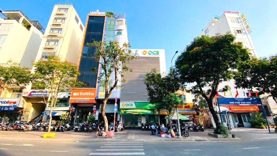 Bán tòa nhà mặt tiền đường Hoàng Diệu diện tích: 8,6x26m 4 tầng sân thượng