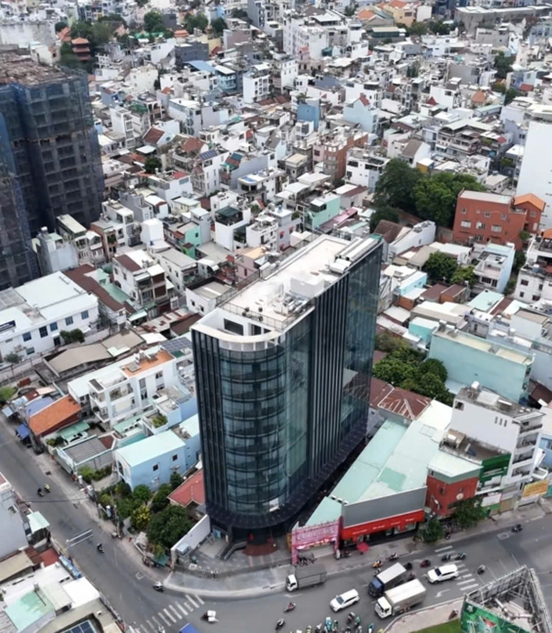 Bán tòa nhà mặt tiền đường Nguyên Hồng diện tích: 15x41m 2 hầm 12 tầng