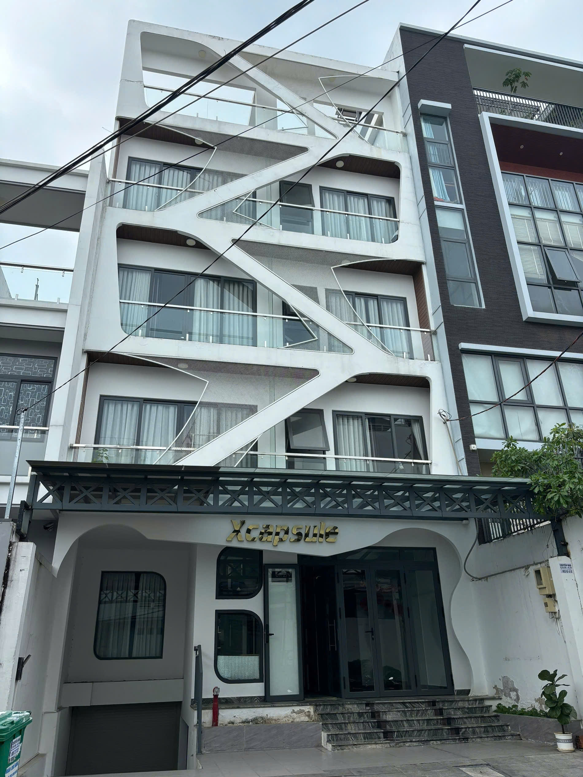 Bán tòa nhà văn phòng đường Nguyễn Gia Trí diện tích: 8x23m hầm 5 tầng