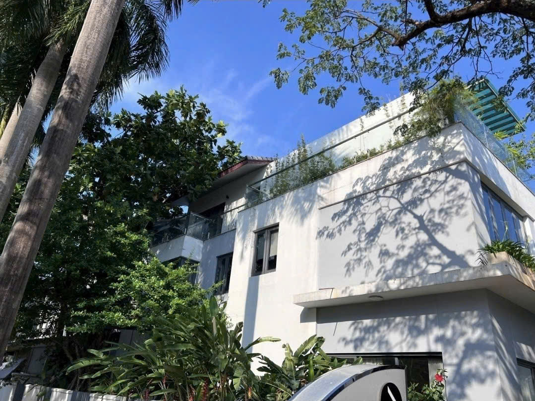 Bán villa góc 2 mặt tiền đường Giang Văn Minh diện tích: 287,8m2 trệt 2 lầu