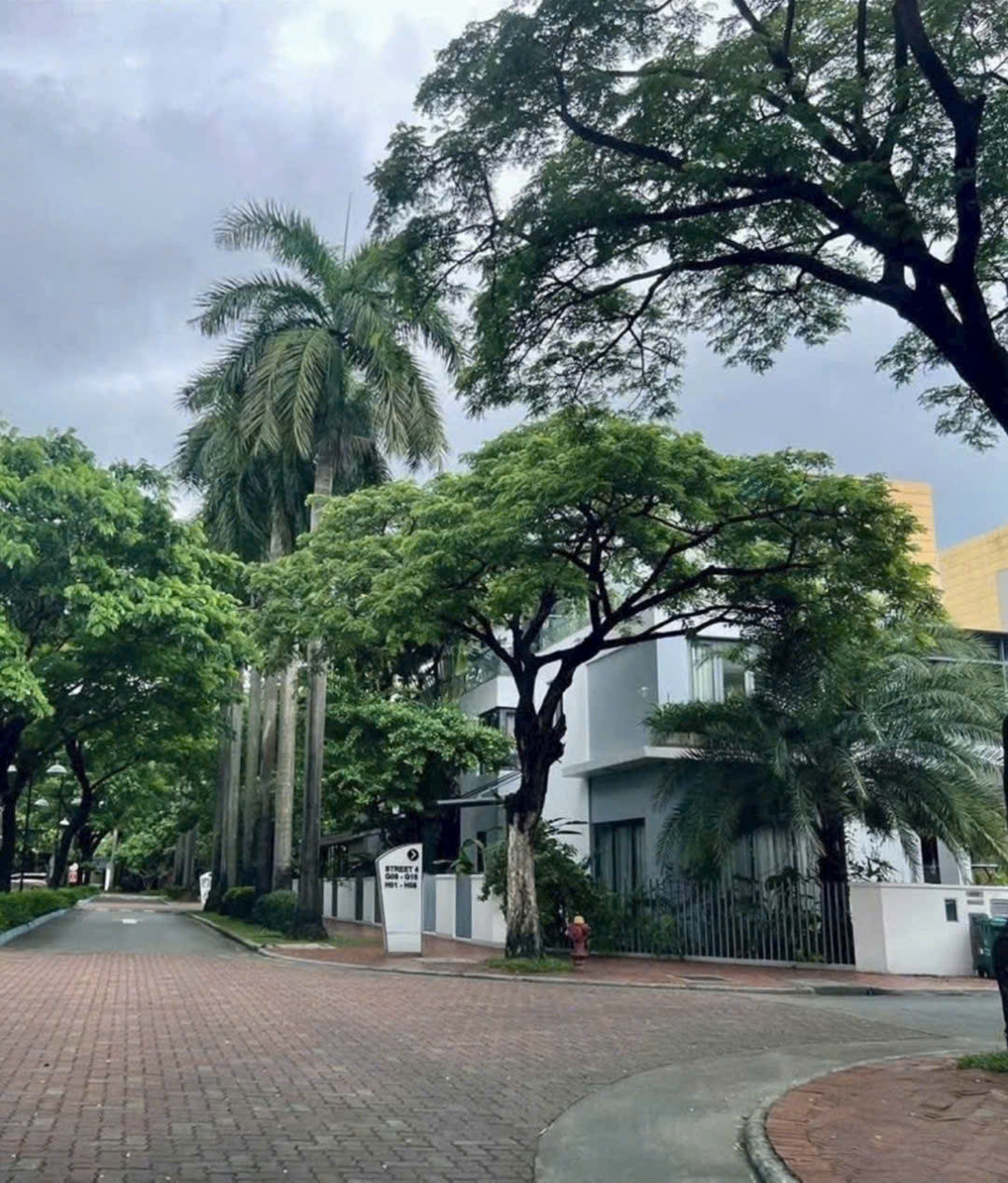 Bán villa góc 2 mặt tiền đường Giang Văn Minh diện tích: 287,8m2 trệt 2 lầu