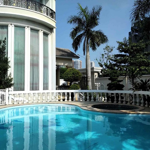 Cho thuê biệt thự đẹp có hồ bơi sân vườn full nội thất