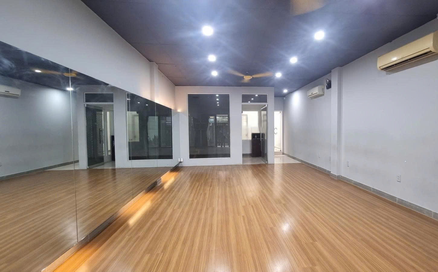 Cho thuê nhà đường Hoàng Hoa Thám, nhà hẻm xe hơi quận Bình Thạnh