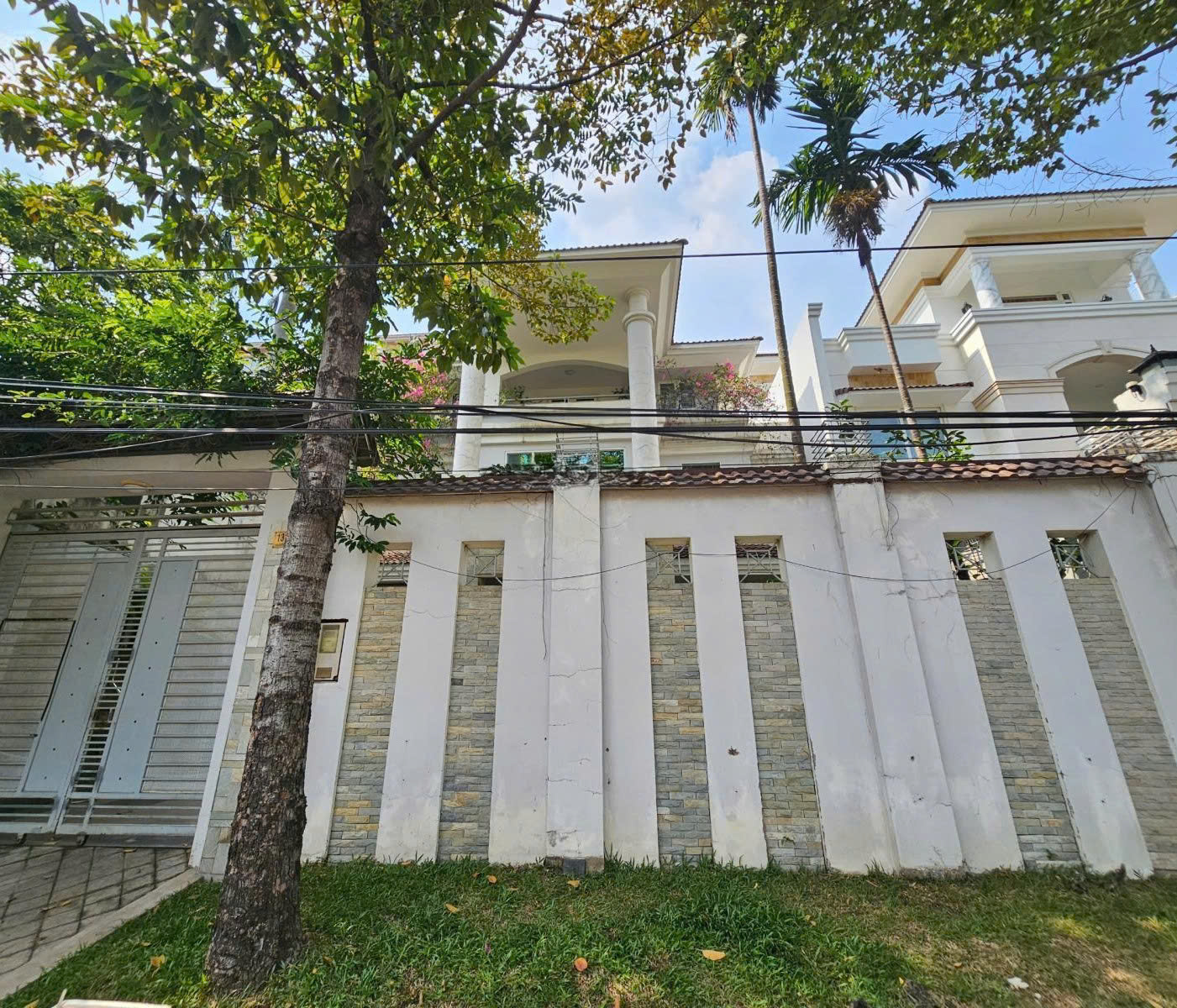 Cho thuê nhà đường Nguyễn Văn Hưởng Thảo Điền Quận 2