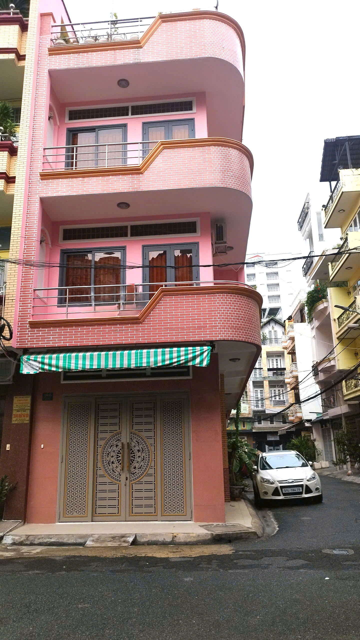 Cho thuê nhà đường Thành Thái, nhà nguyên căn Quận 10