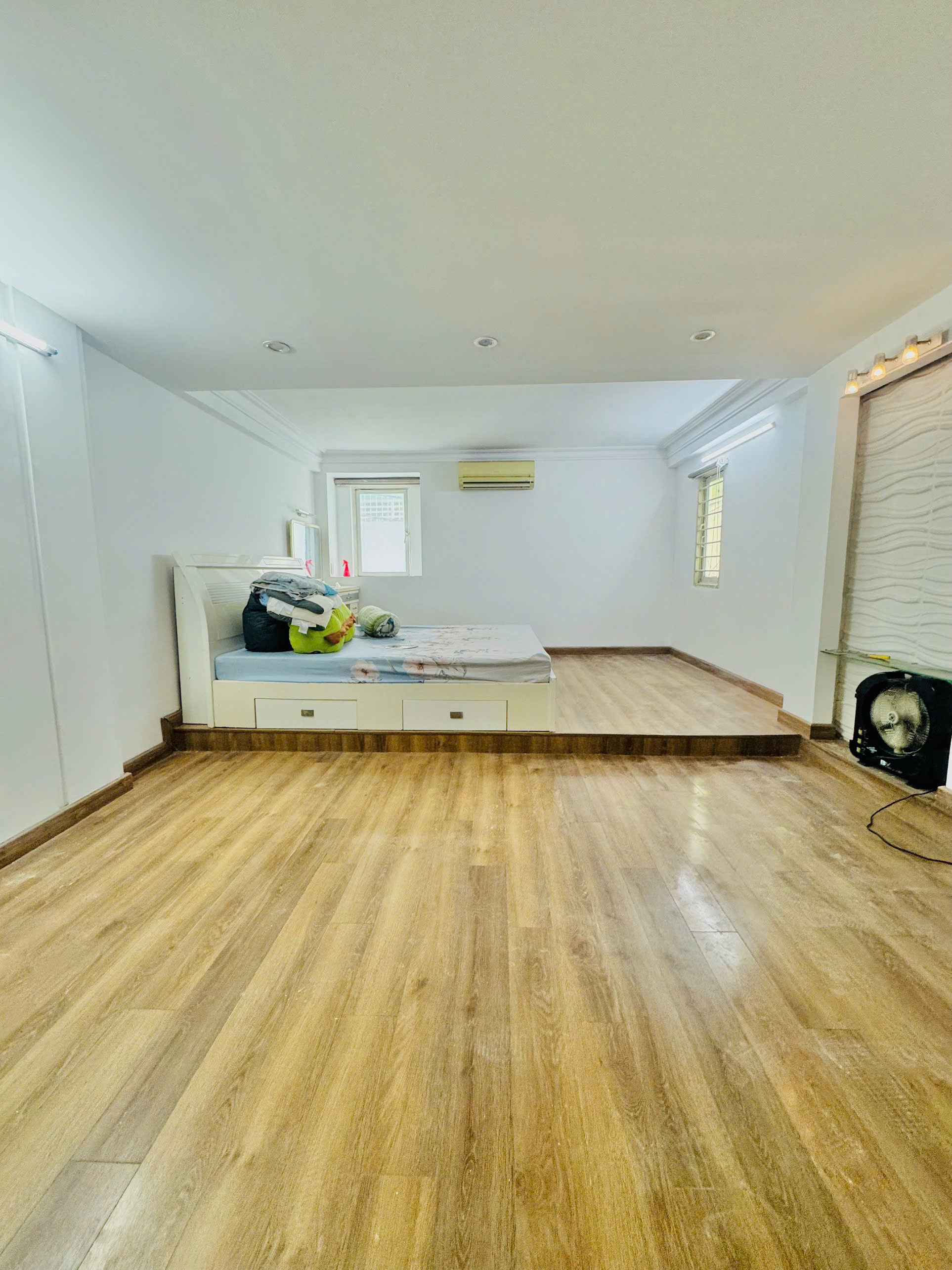 Cho thuê nhà đường Thích Quảng Đức, nhà hẻm xe hơi quận Phú Nhuận