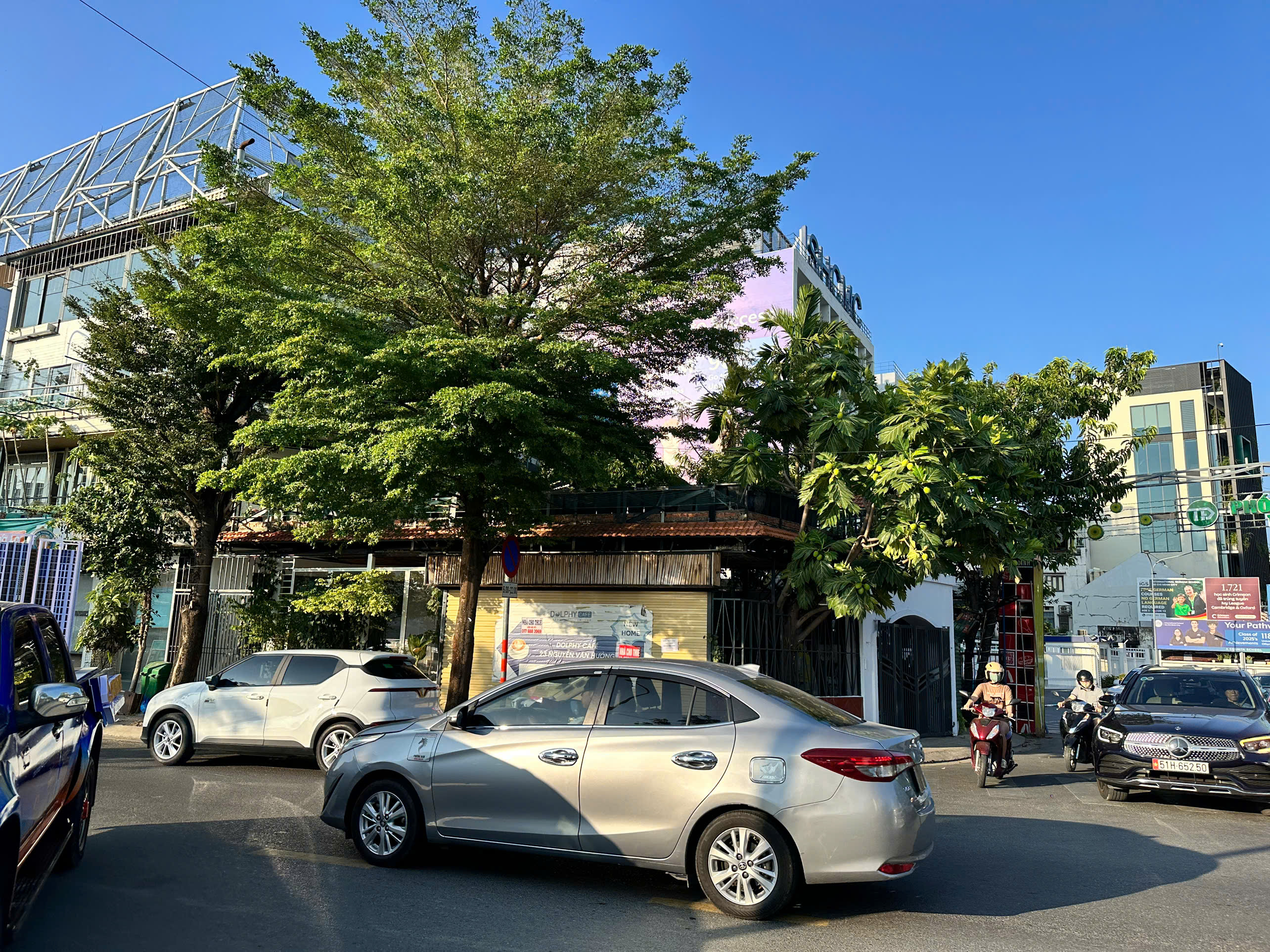 Cho thuê nhà góc 2 mặt tiền đường Xuân Thủy và Nguyễn Văn Hưởng Quận 2