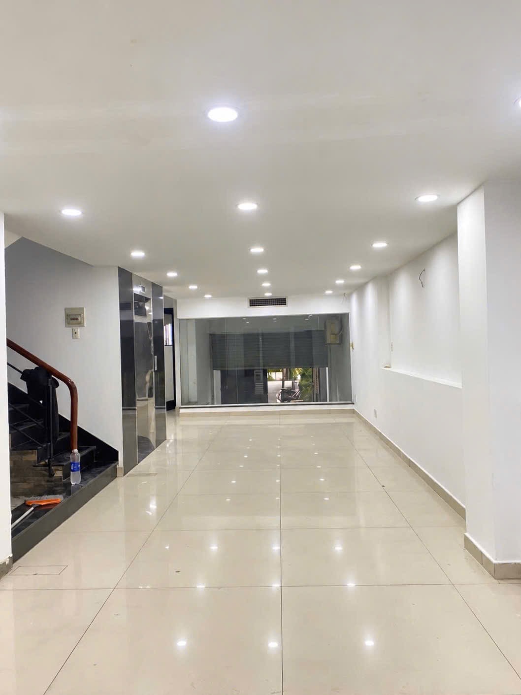 Cho thuê nhà hẻm số 2 đường Hồng Hà quận Tân Bình