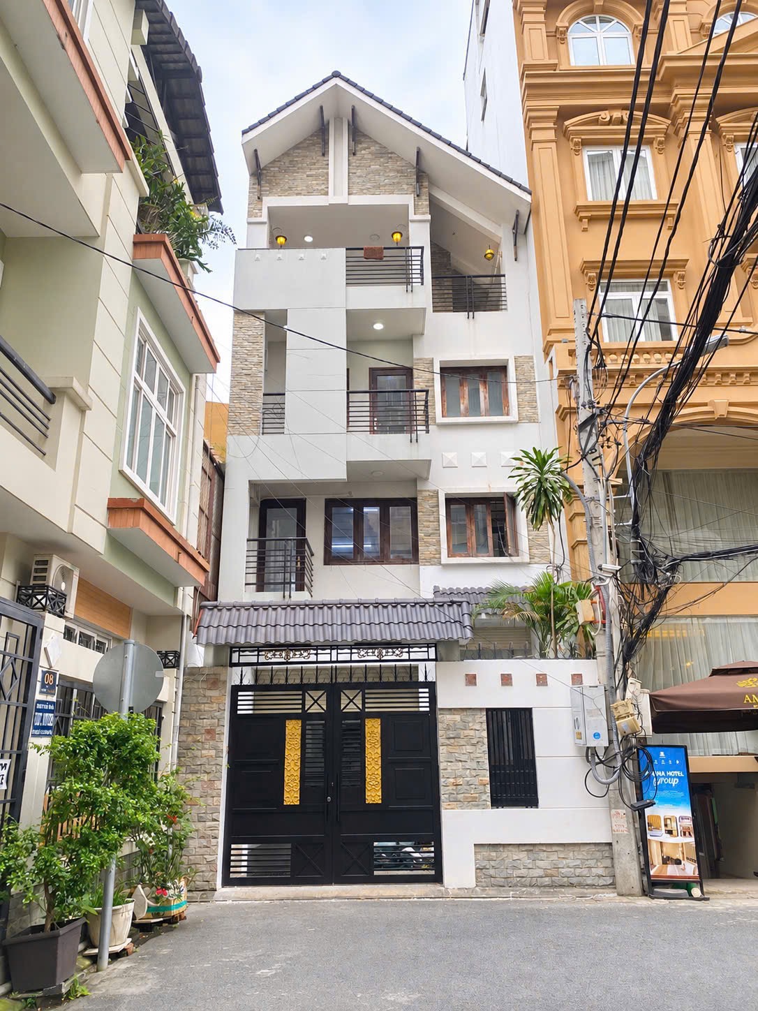 Cho thuê nhà hẻm số 2 đường Hồng Hà quận Tân Bình