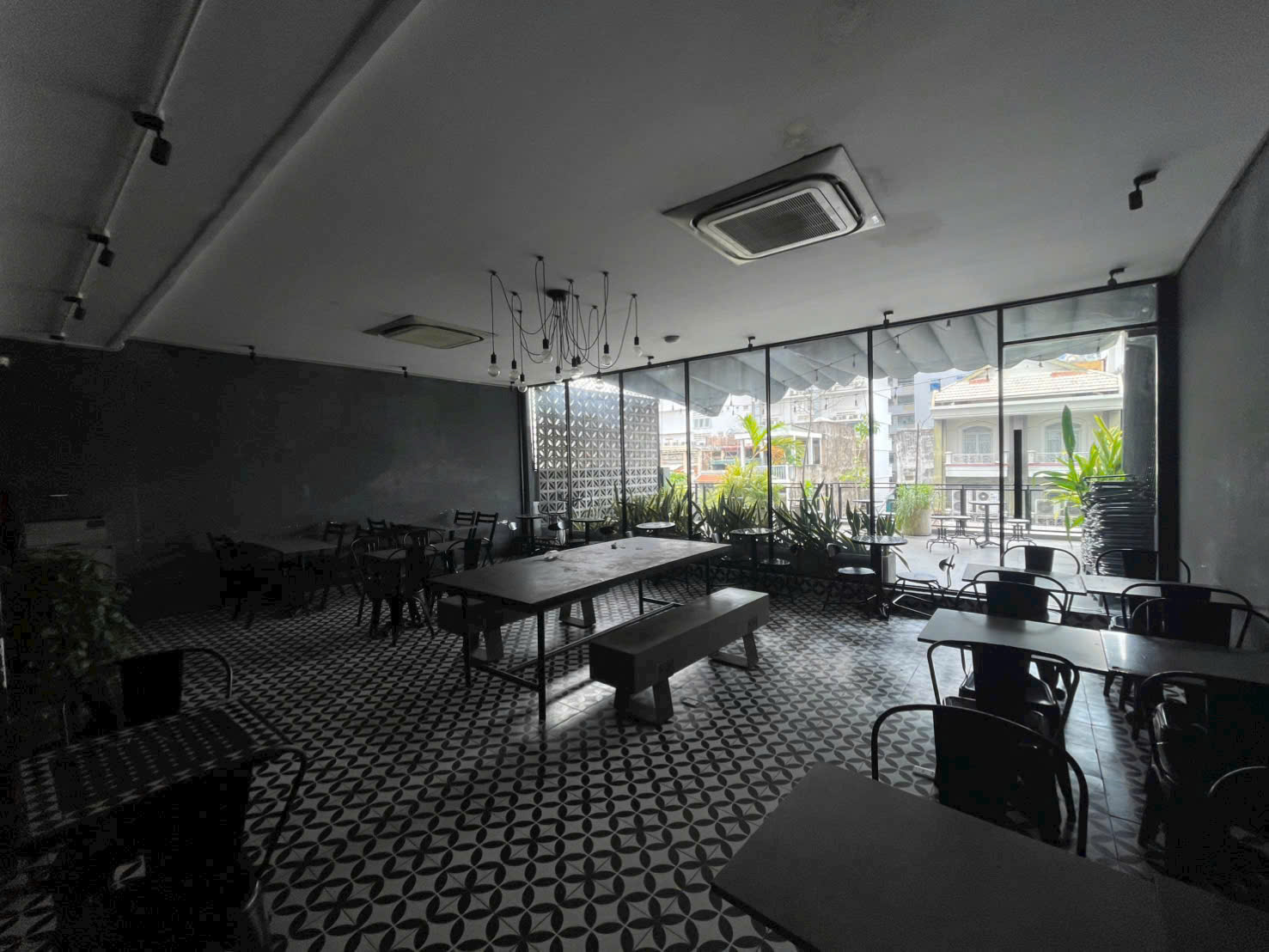 Cho thuê nhà mặt tiền 26-28 Nguyễn Gia Trí (D2) quận Bình Thạnh