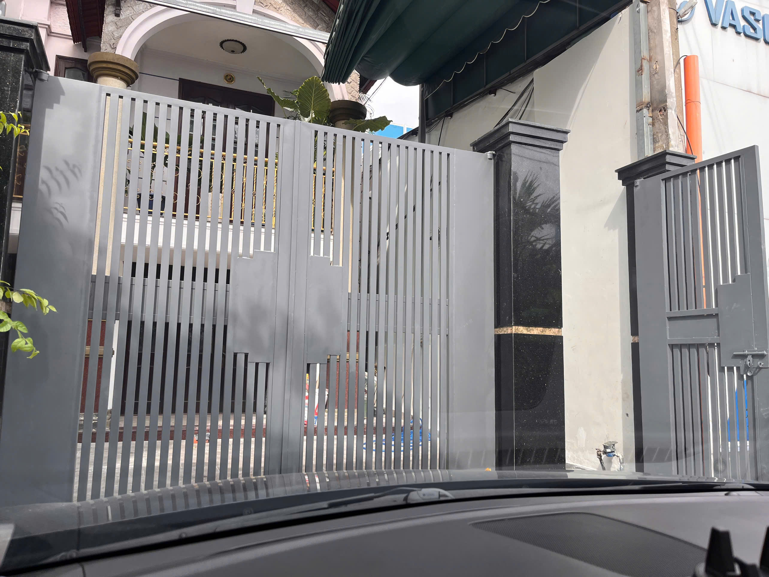 Cho thuê nhà mặt tiền đường Bạch Đằng khu Sân Bay quận Tân Bình