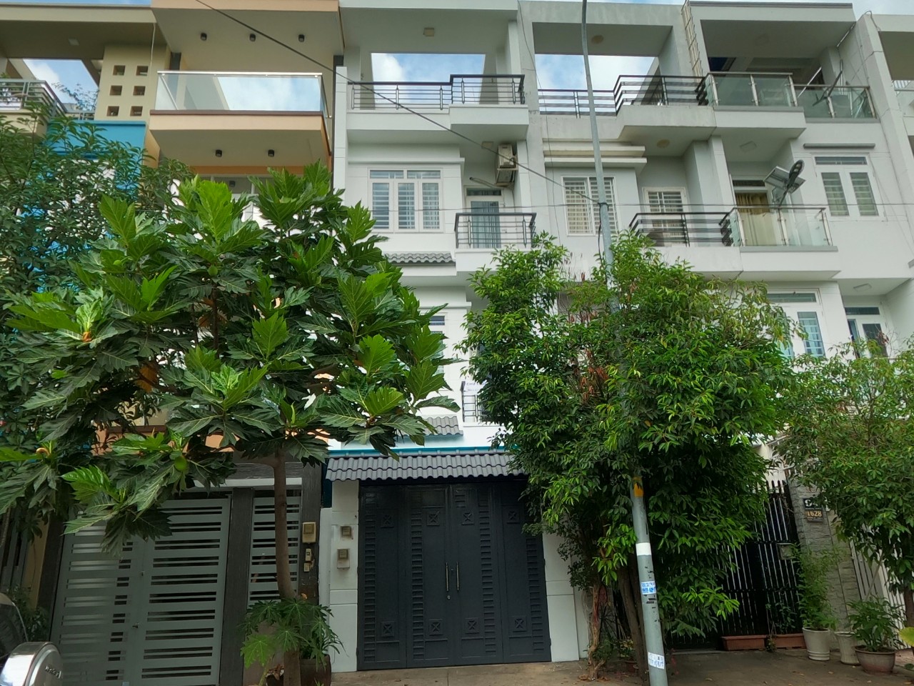 Cho thuê nhà mặt tiền đường Bùi Tá Hán, An Phú, quận 2