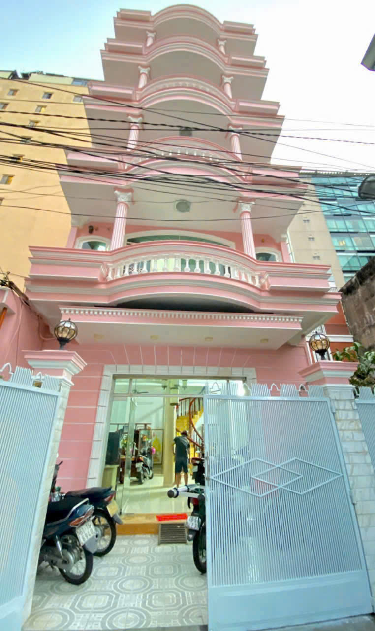 Cho thuê nhà mặt tiền đường Cách Mạng Tháng 8 Quận 1