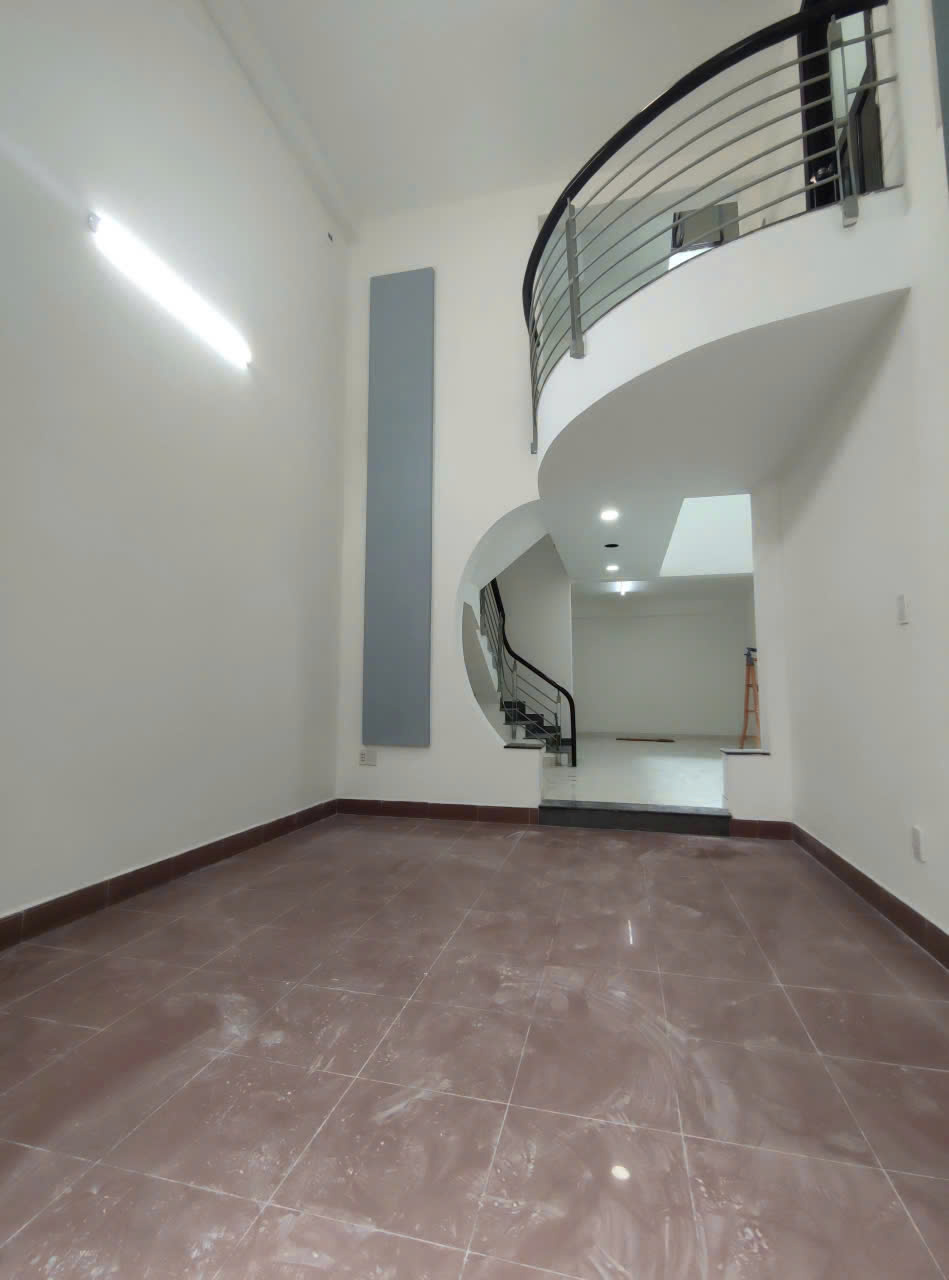 Cho thuê nhà mặt tiền đường Nguyễn Cảnh Dị quận Tân Bình