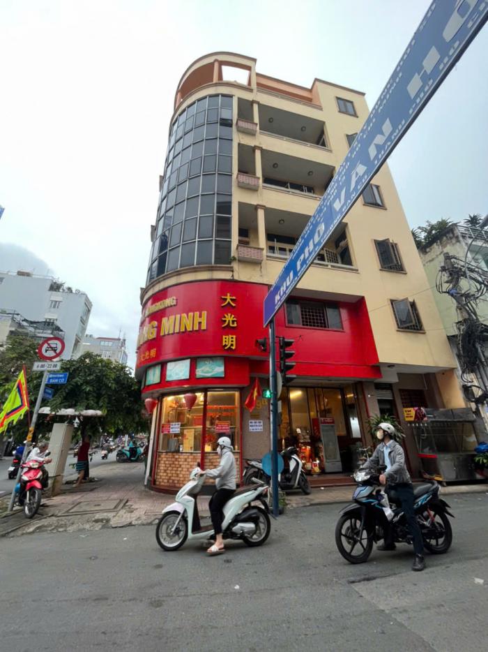 Cho thuê nhà mặt tiền đường Nguyễn Đình Chiểu Quận 3