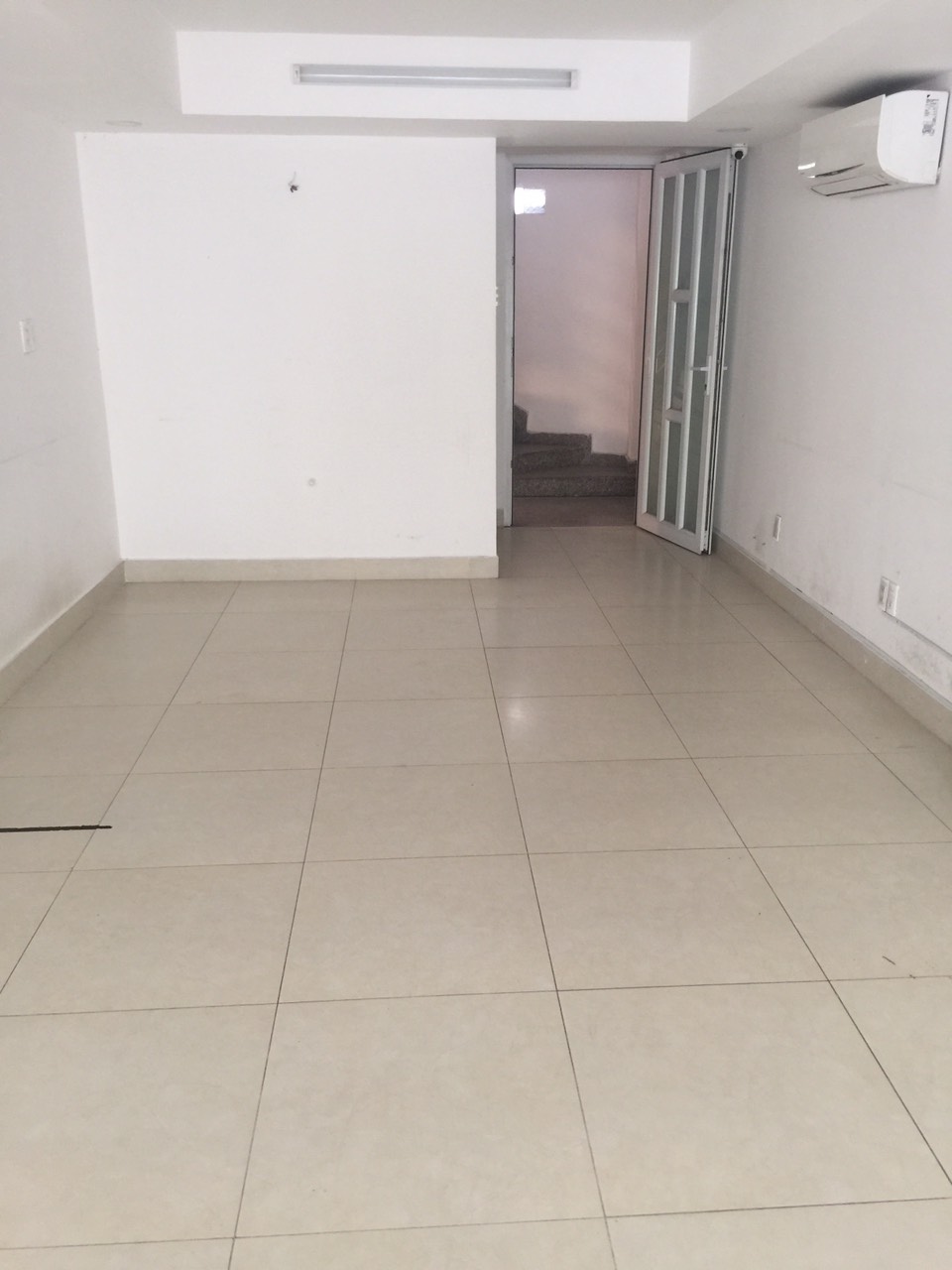 Cho thuê nhà mặt tiền đường Nguyễn Lâm phường 6 quận 10