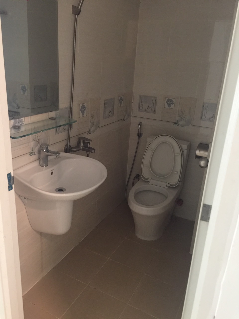 Cho thuê nhà mặt tiền đường Nguyễn Lâm phường 6 quận 10