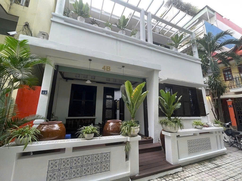 Cho thuê nhà mặt tiền đường Phan Kế Bính Quận 1