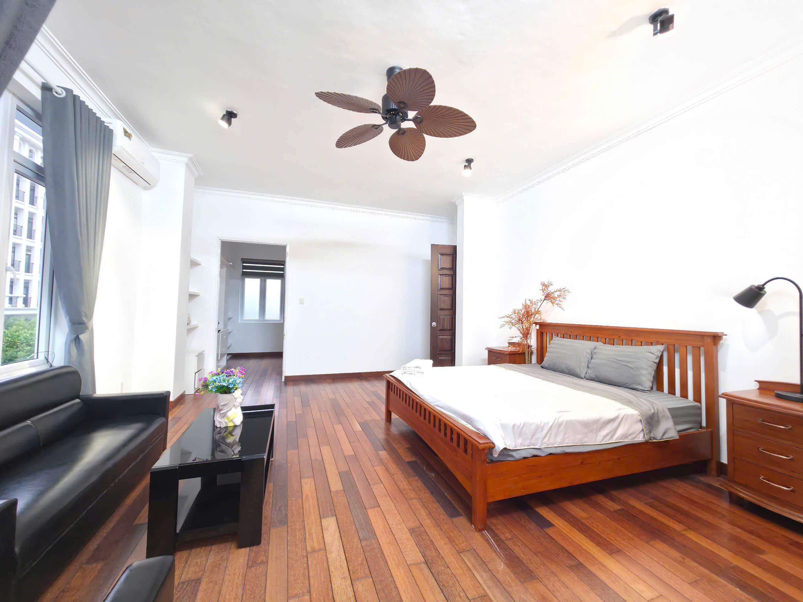 Cho thuê nhà mặt tiền đường Quốc Hương Thảo Điền Quận 2