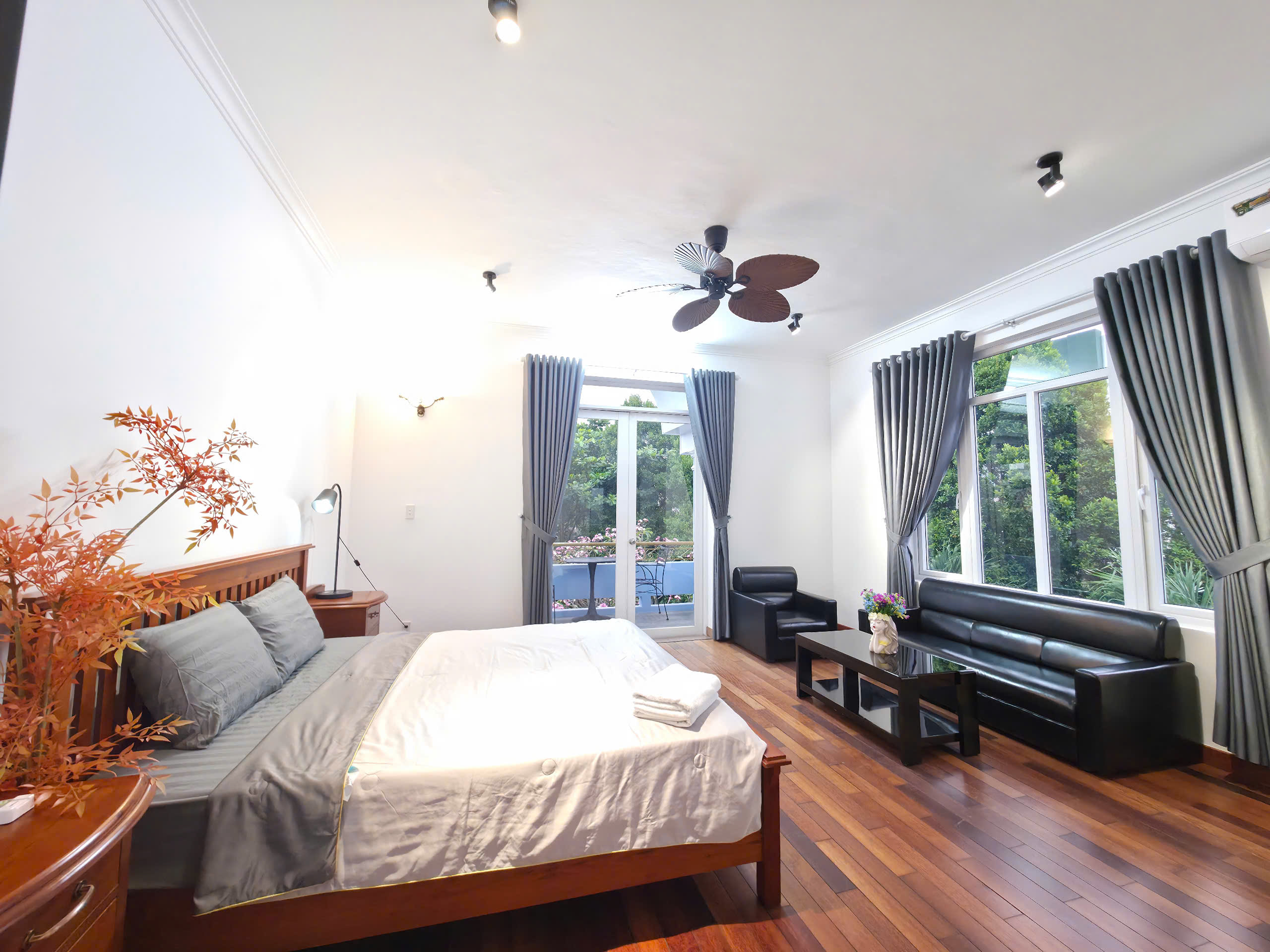 Cho thuê nhà mặt tiền đường Quốc Hương Thảo Điền Quận 2