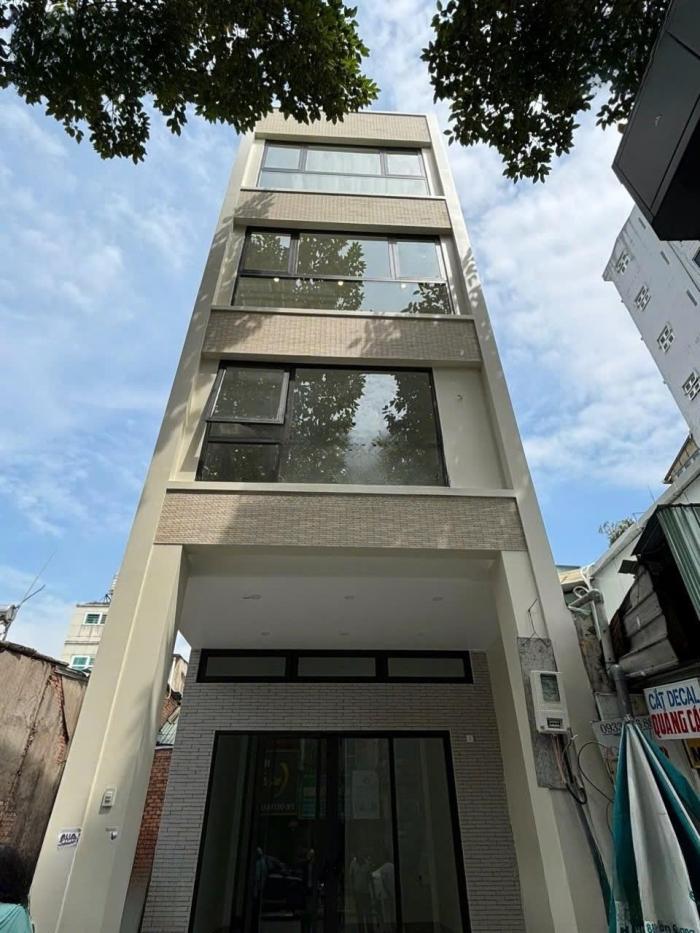 Cho thuê nhà mặt tiền đường Trần Quang Khải Quận 1