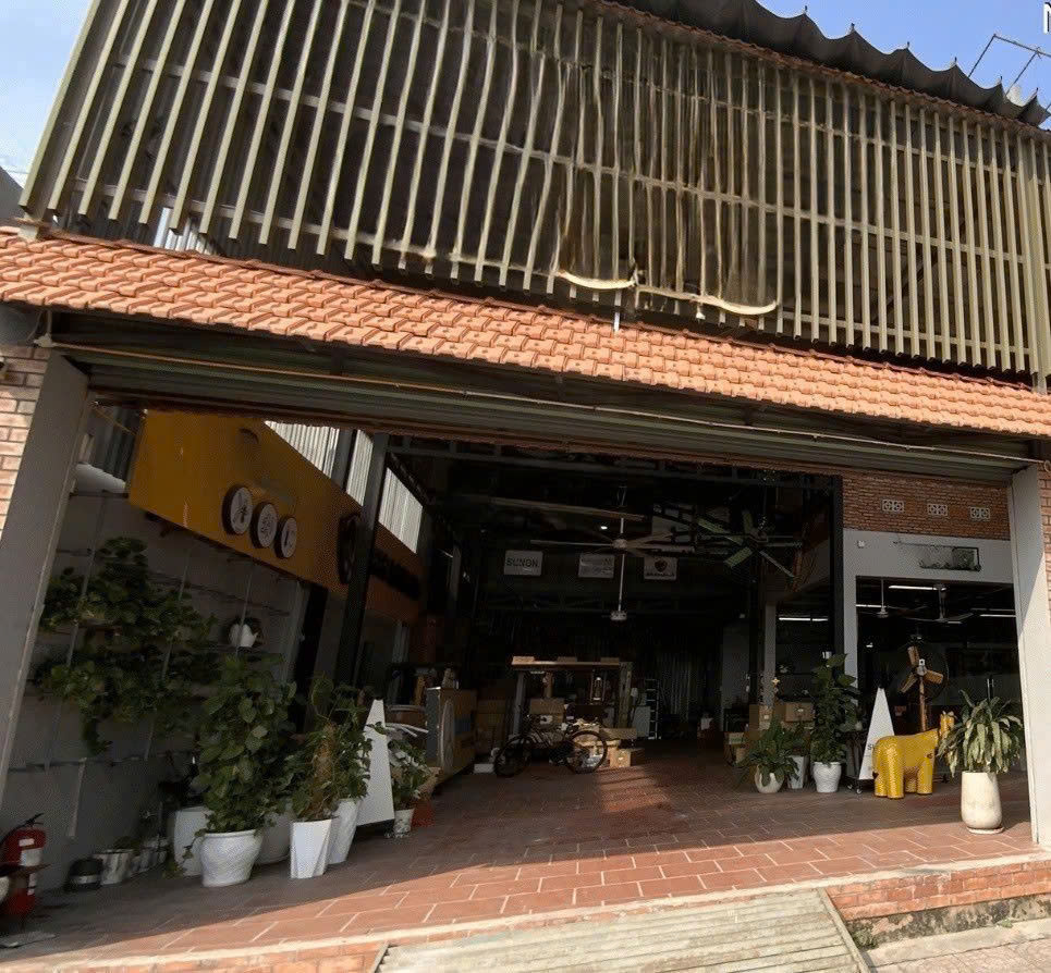 Cho thuê nhà mặt tiền đường Trương Văn Bang Quận 2