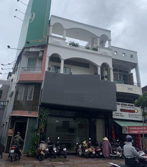 Cho thuê nhà nguyên căn mặt tiền đường Lý Chính Thắng Quận 3